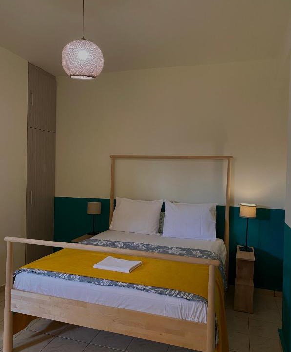 Kropia Apartment | Helen's cozy studio (close to the airport)