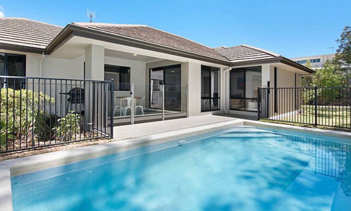 Moffat Beach House | Hideaway - An elegant modern family home