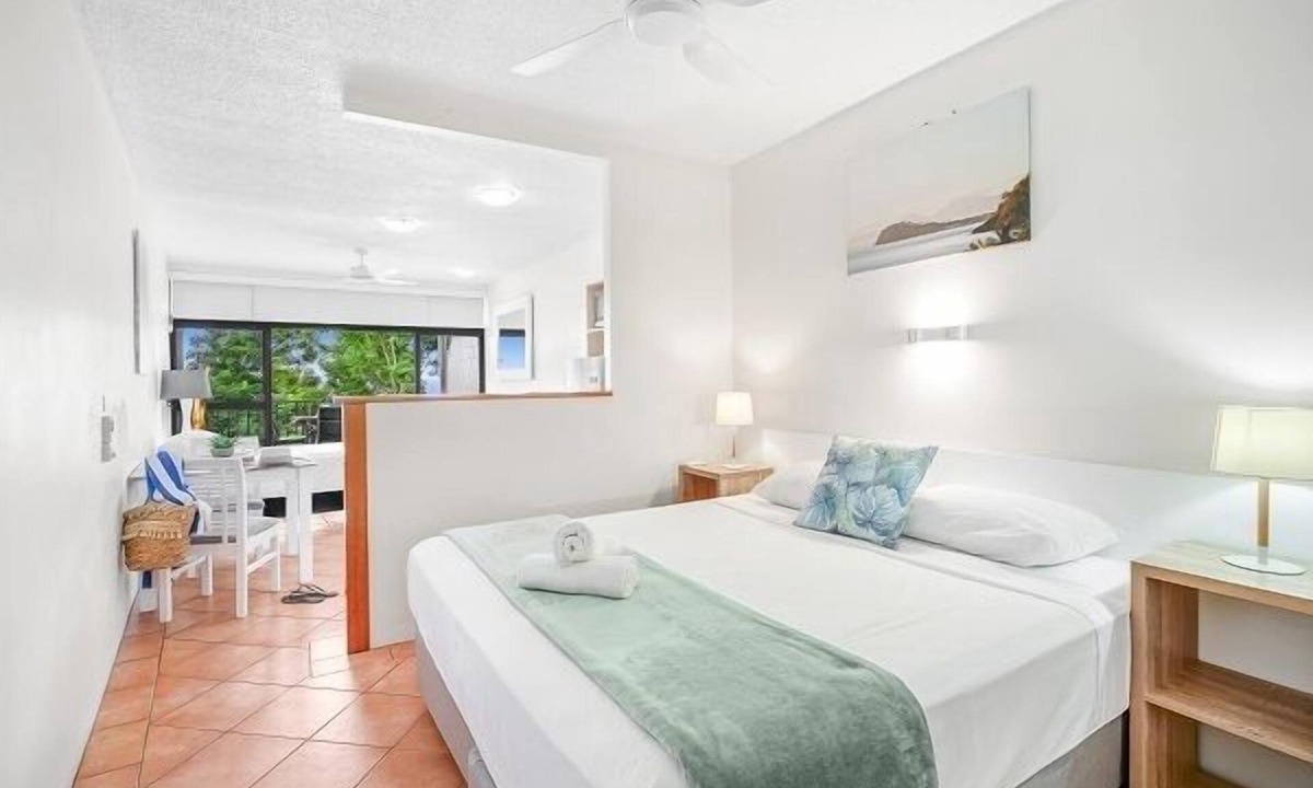 Trinity Beach Apartment | Hilltop Resort with Ocean Views