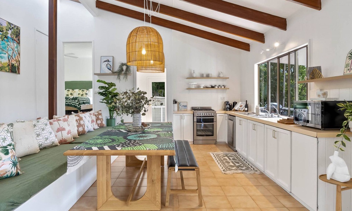 Eumundi House | Hinterland 3-Bed Retreat with Outdoor Dining & BBQ