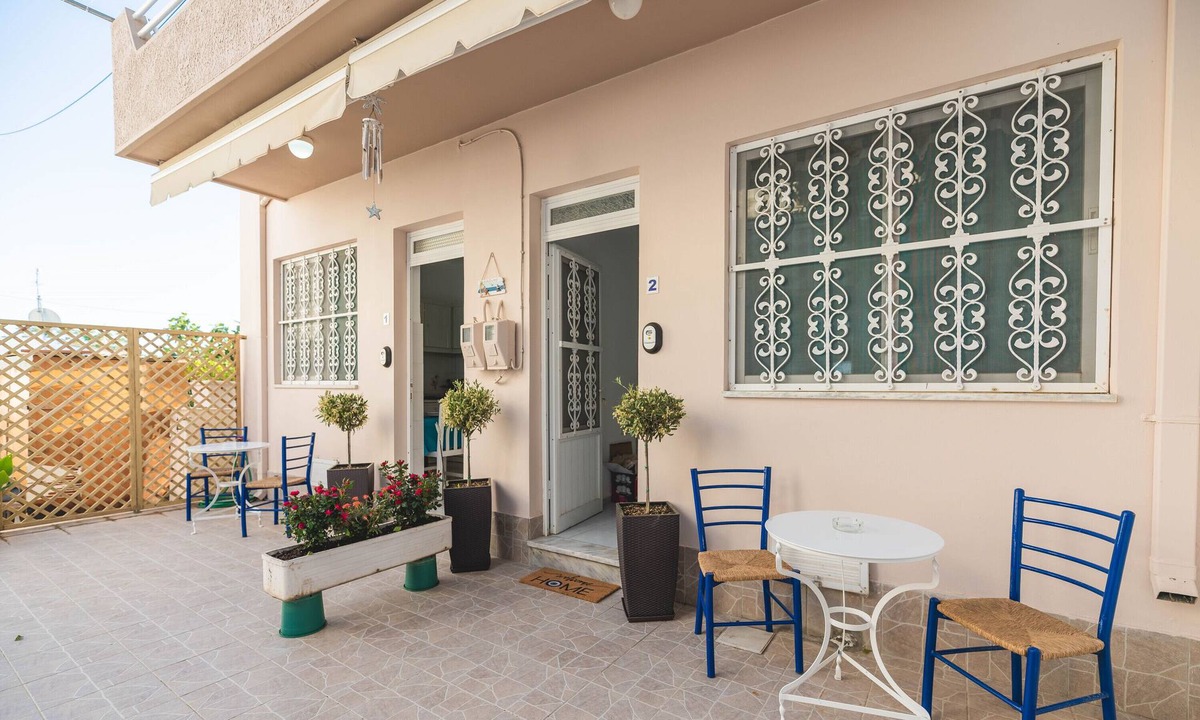Haraki Apartment | Holiday Apartment 'Jaana and Akis 2' with Private Terrace, Wi-Fi and Air Conditioning
