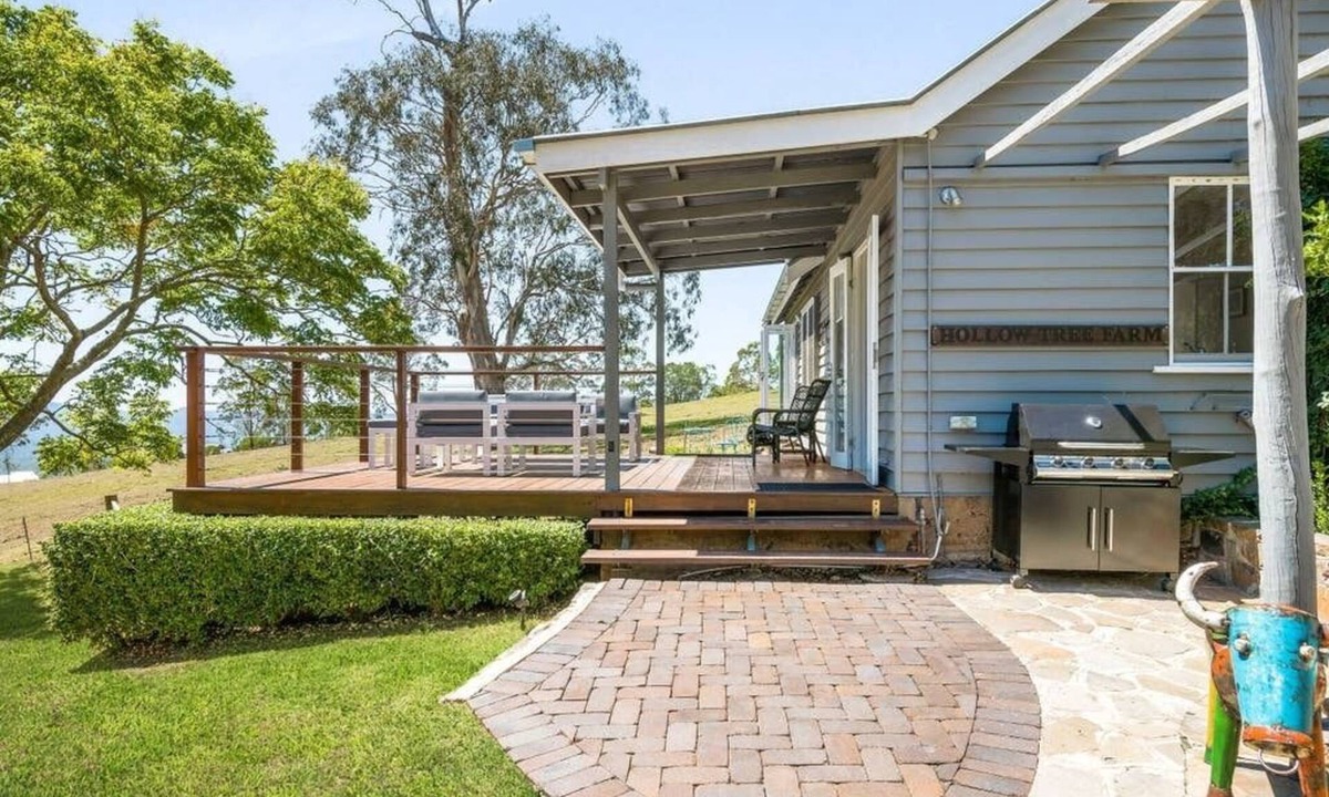 Mount Lofty Cabin | Hollow Tree Farm - Peace and Quiet on 30 Acres right in Toowoomba