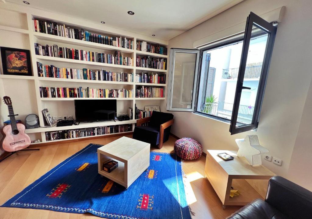 Ampelokipoi Apartment | Indulge Apartment with office Downtown