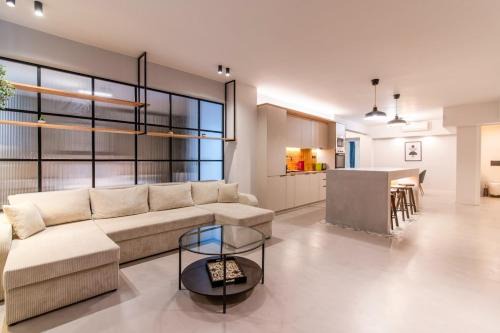 Ilisia Apartment | Katia's Central 3Bdr 3Bthr Aprt