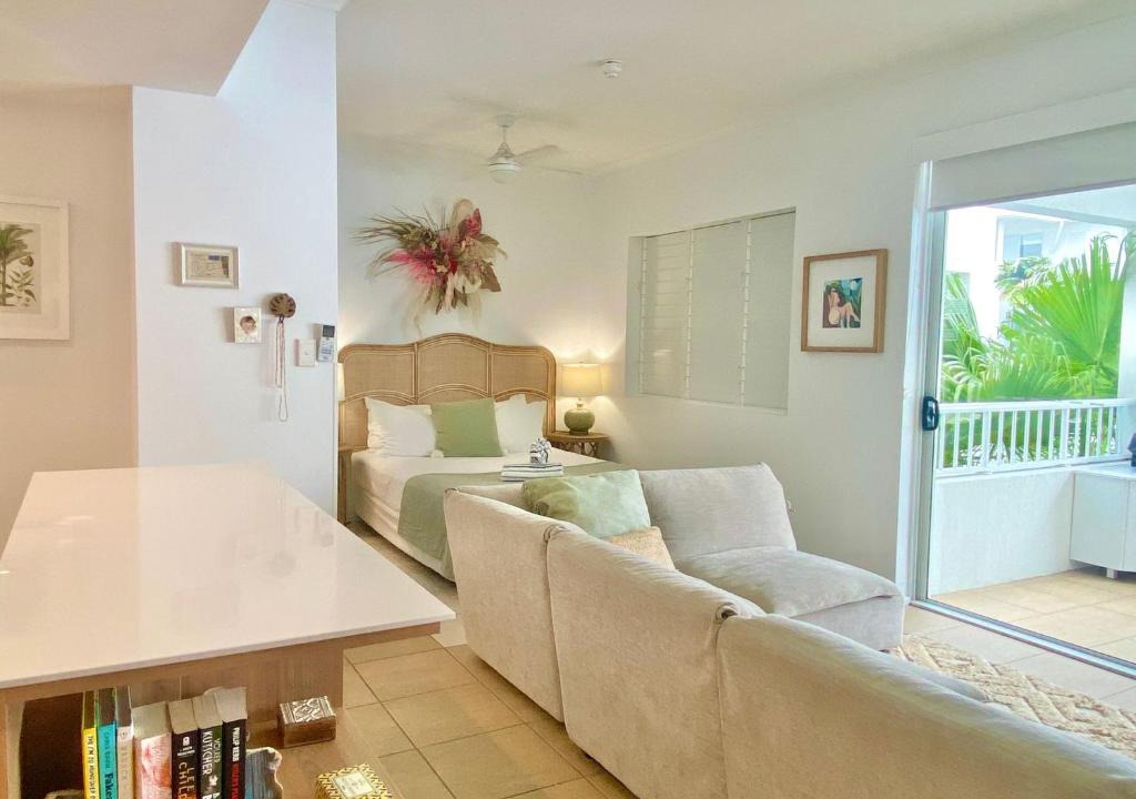 Port Douglas Apartment | Lady Palm Leaf