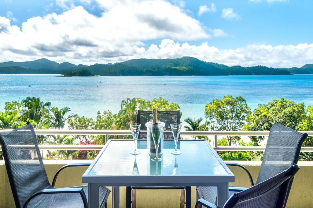 Hamilton Island Apartment | Lagoon Beachfront Lodge 201 on Hamilton Island by HamoRent