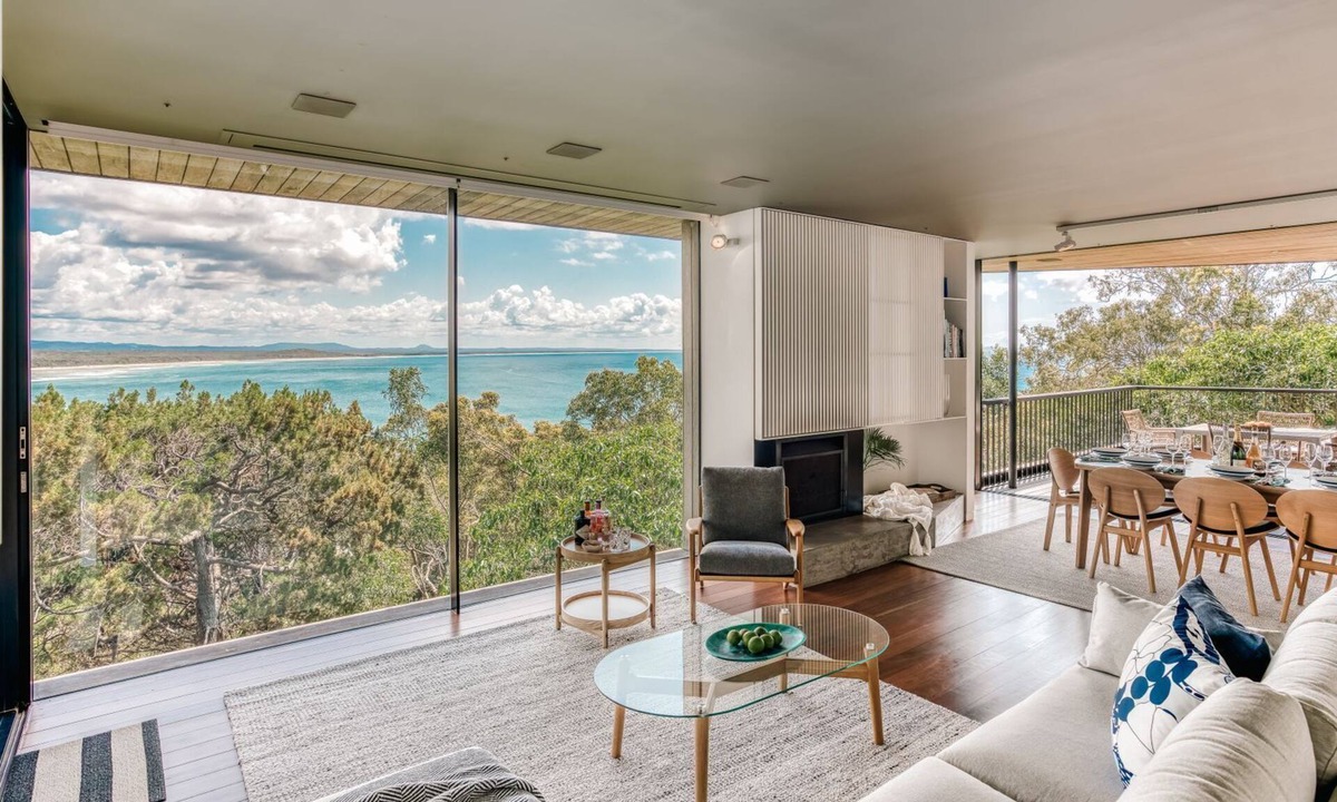 Noosa Heads House | Laguna Bay Vista - Amazing Views Over the Prestigious Laguna Bay