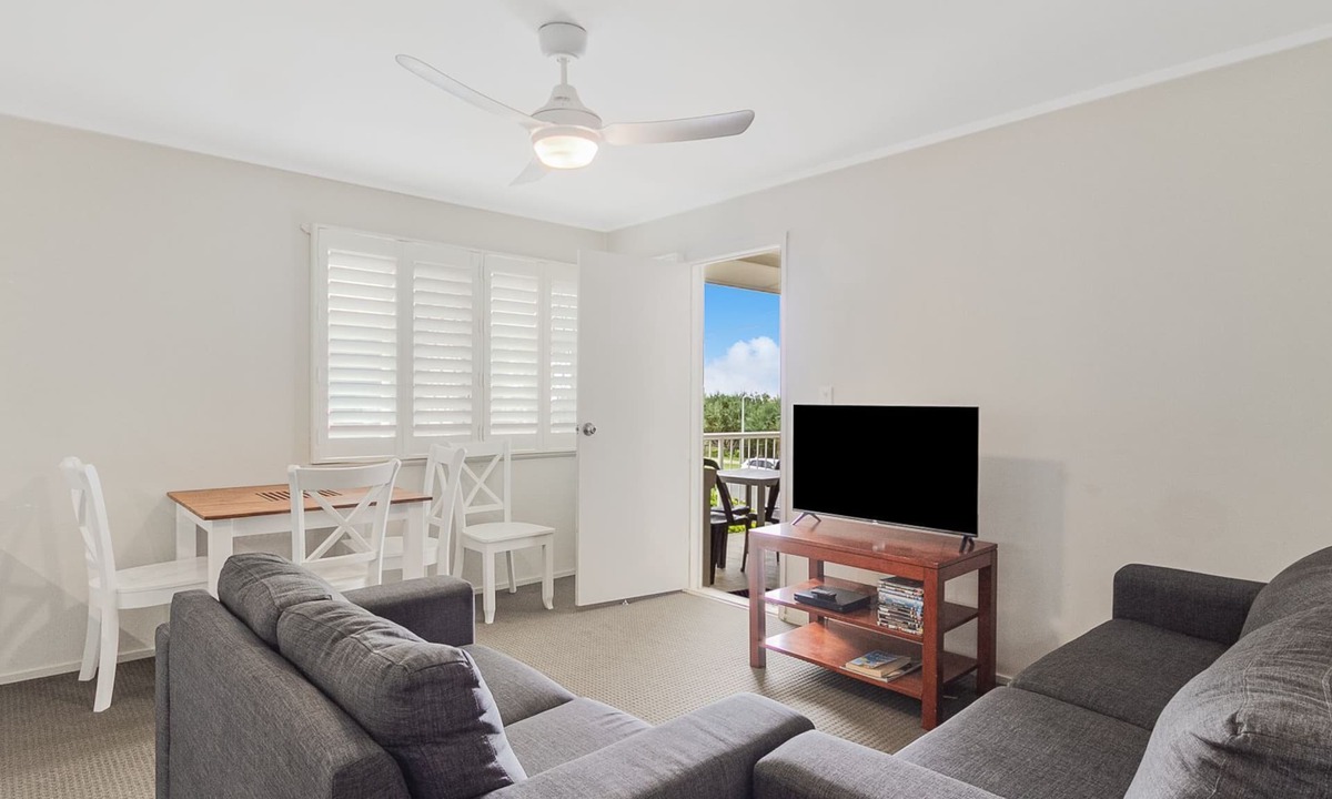 Bilinga Apartment | Legacy 4 - Affordable Beachfront Living in Bilinga (North Kirra) - Min. 3 Night Stays!