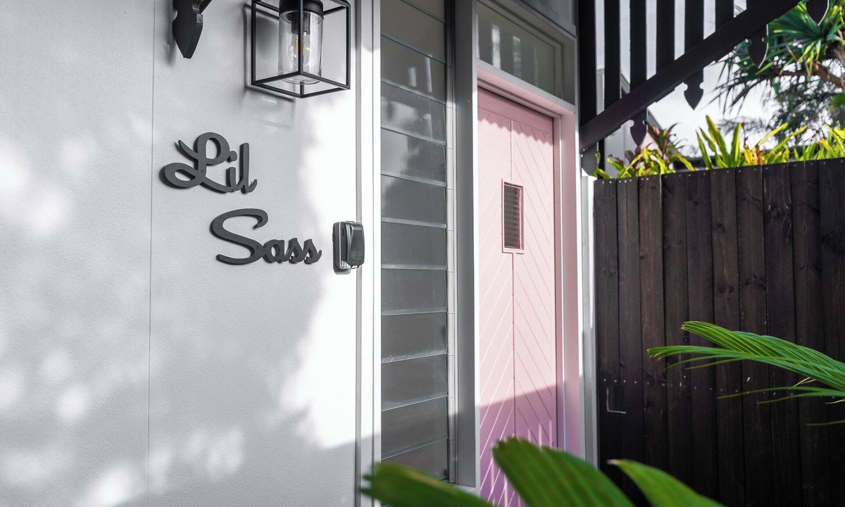 Mudjimba Apartment | Lil Sass on Sassifras - stylish one bedroom apartment, walk to beach