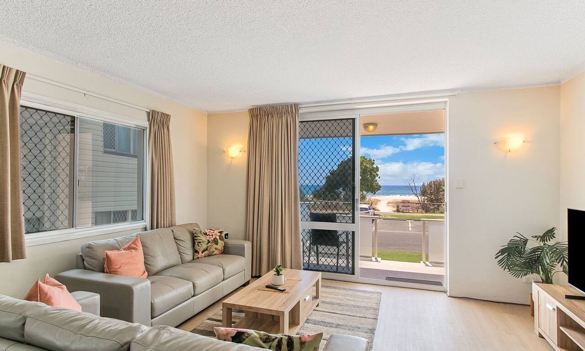 Bilinga Apartment | Longbeach 6 - Beachfront Bilinga - Min. 3 night stays!