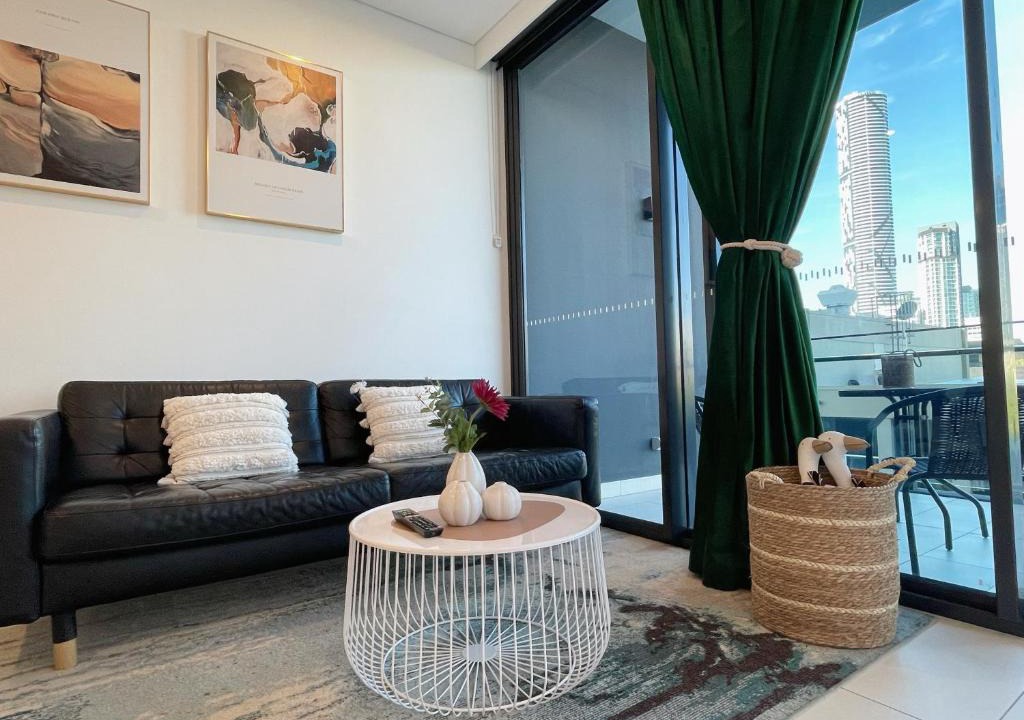 South Brisbane Apartment | Lovely 2 Beds Apt with City View at South Brisbane
