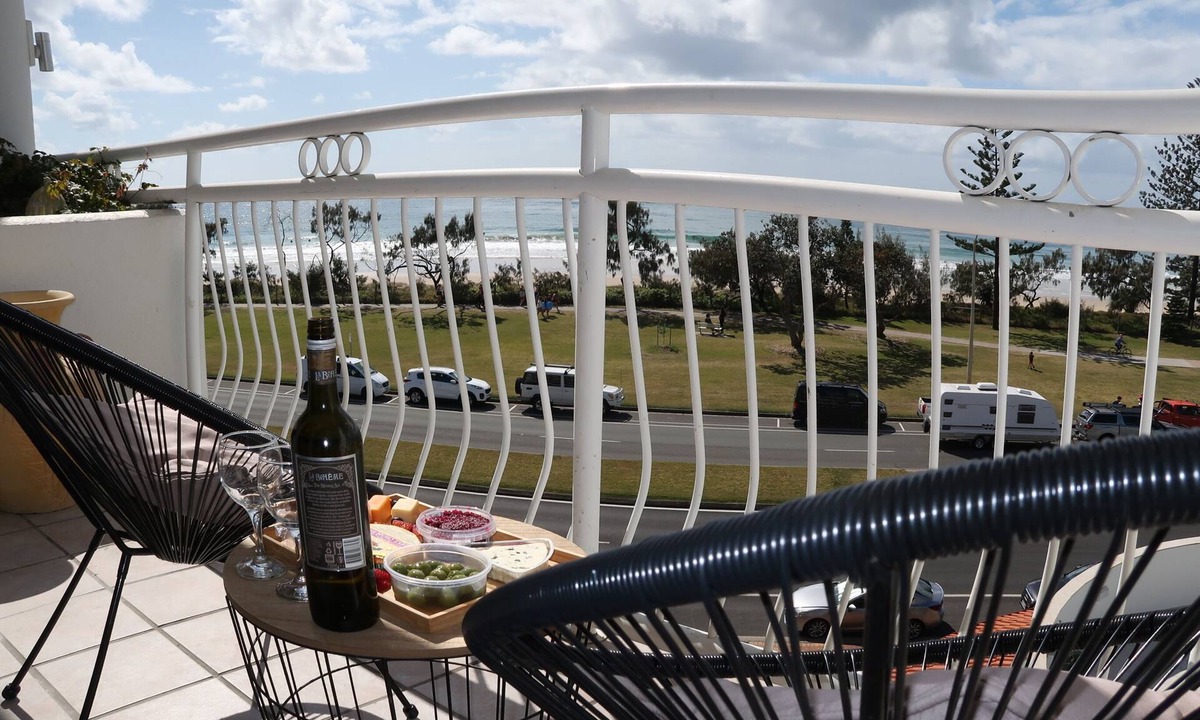 Alexandra Headland Resort | Luxe Unit with 160 degree ocean and beach views