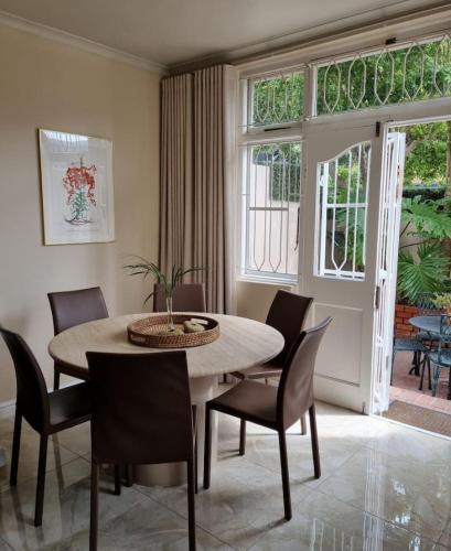 Sea Point Apartment | Luxurious Sea Point Apartment