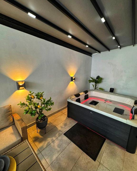 Dafni Apartment | Luxury 2 storey 2bedroom condo with Private Jacuzzi & patio - Athens