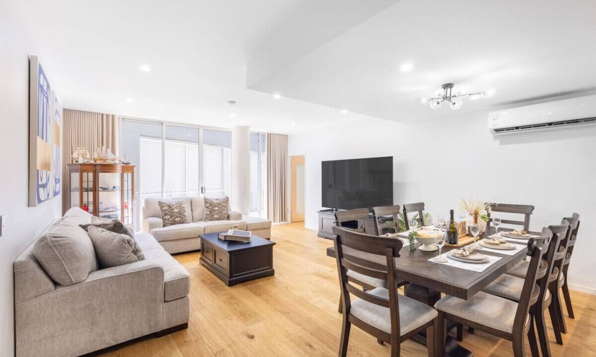 Fortitude Valley Apartment | Luxury 4BR Cozy Home Pool/Gym/Sauna/wParking @ CBD