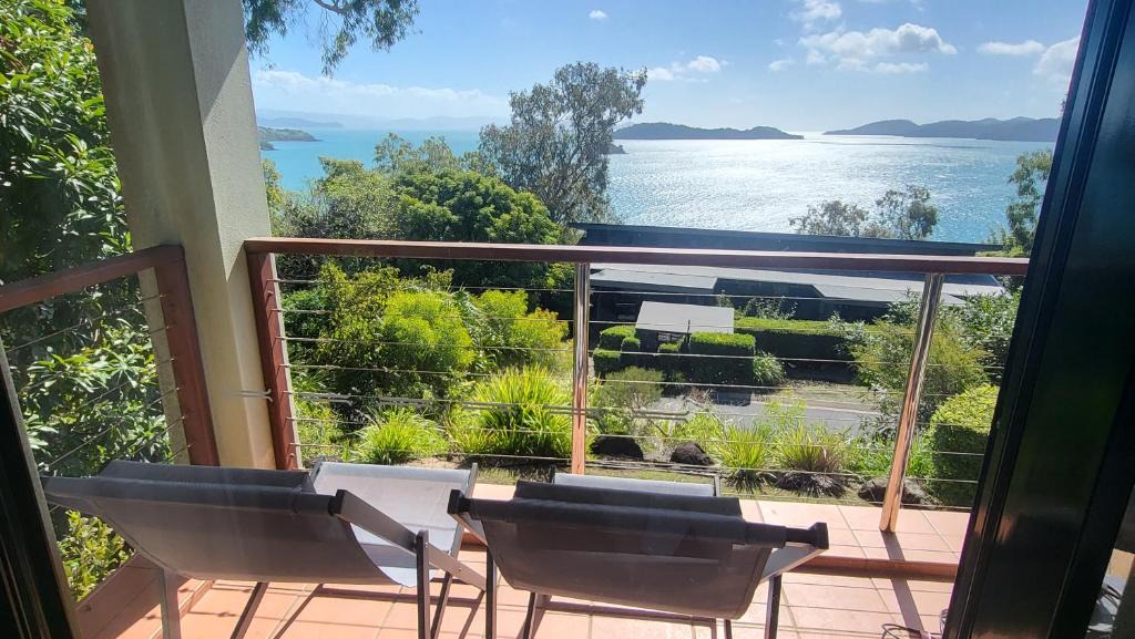 Hamilton Island Apartment | Luxury Couples Retreat Hamilton Island with Buggy