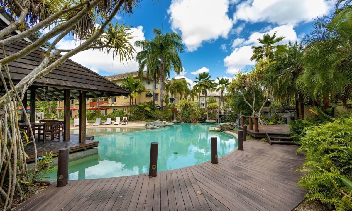 Cairns North Apartment | Luxury Resort Apartment in Cairns North – Spacious Retreat with Balcony & Resort-Style Amenities!