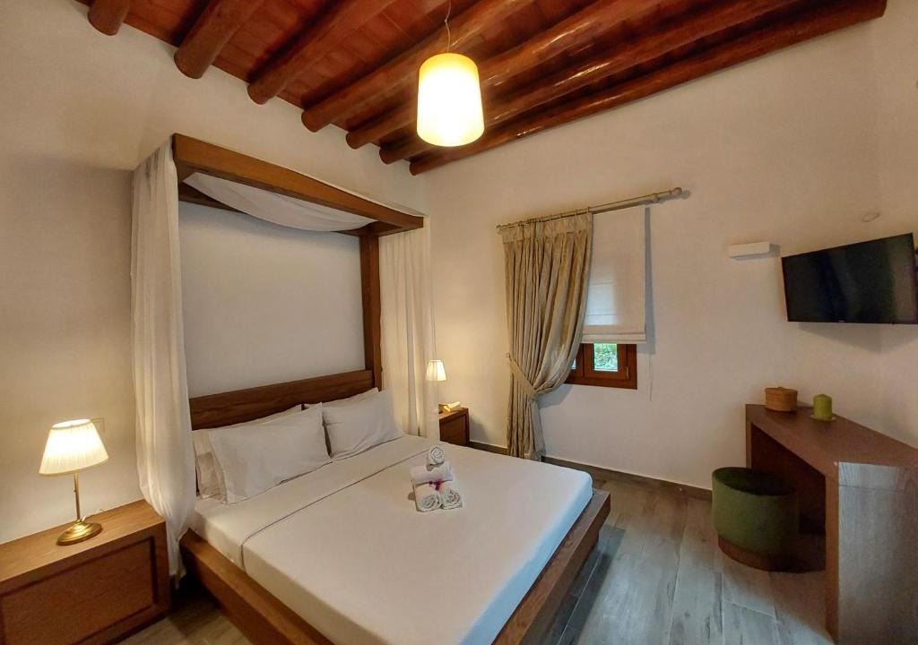 Vourkoti Villa | Luxury Retreat close to Gerolimni and Achla Beach