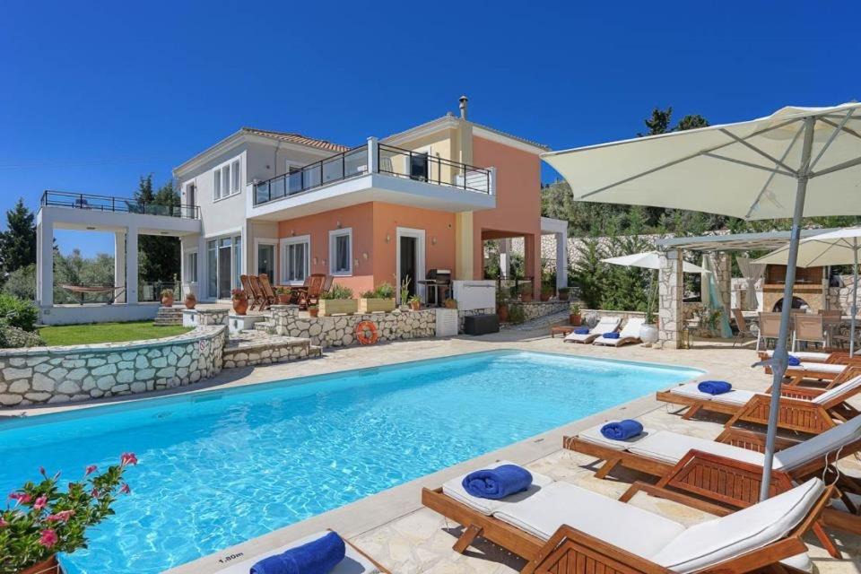 Lygia Villa | Lygia Villa Sleeps 8 Pool Air Con WiFi