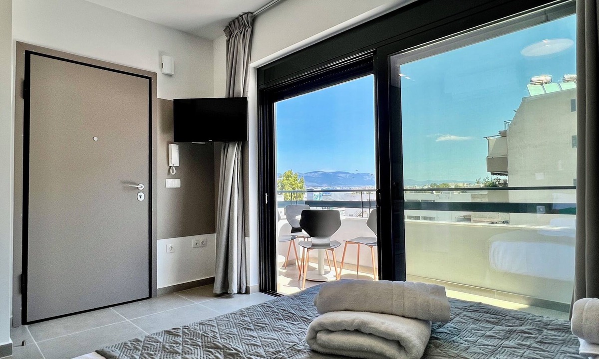 Petralona Apartment | M & M 9 IN THE CITY