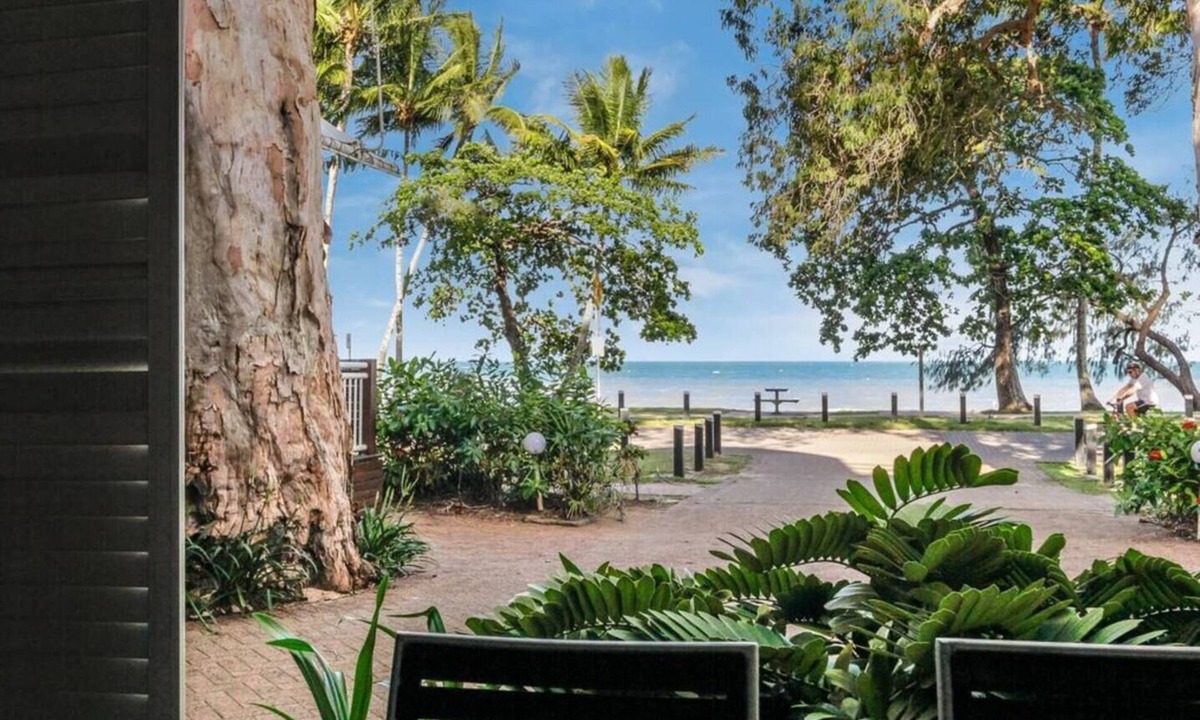 Palm Cove Apartment | Mai at Coral Horizons A Relaxed Beach Retreat