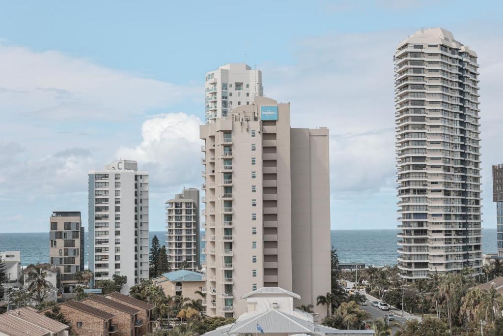 Main Beach Apartment | Main Beach Apartment at The Meriton