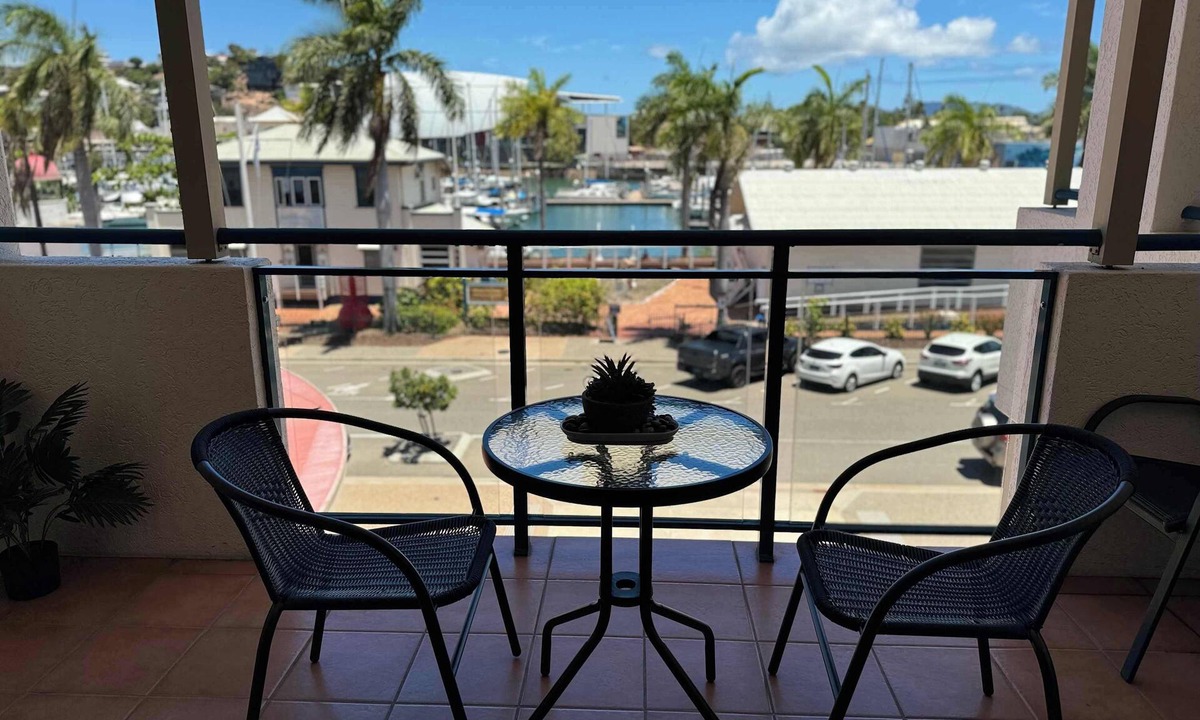 South Townsville Apartment | Marina View Studio - Steps away from CBD