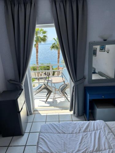 Eratini Hotel | Mistral-Καπος