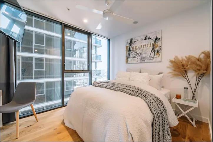 South Brisbane Apartment | Modern Compact Studio Separate Bathroom