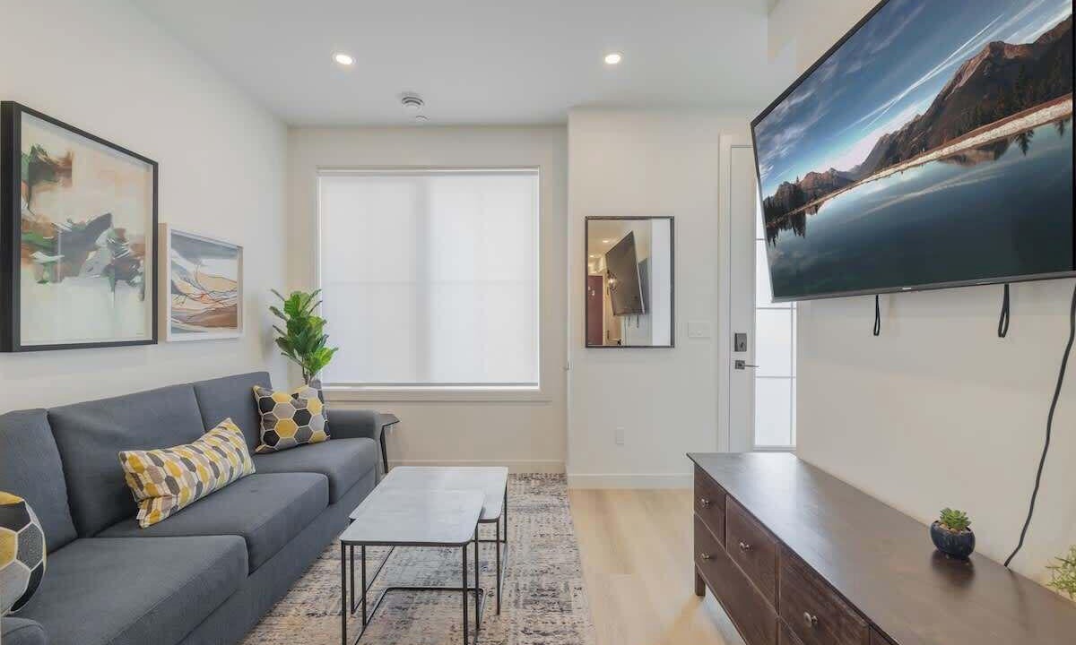 Hillhurst House | Modern Hillhurst Home, Rooftop Patio & 2 King Beds