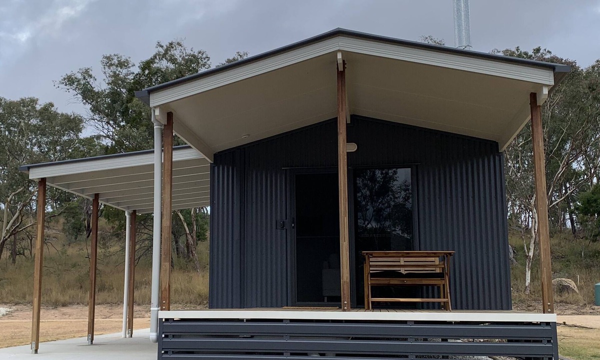 Ballandean Cabin | Modern studio cabin set amongst vineyards, bushland and grazing paddocks.