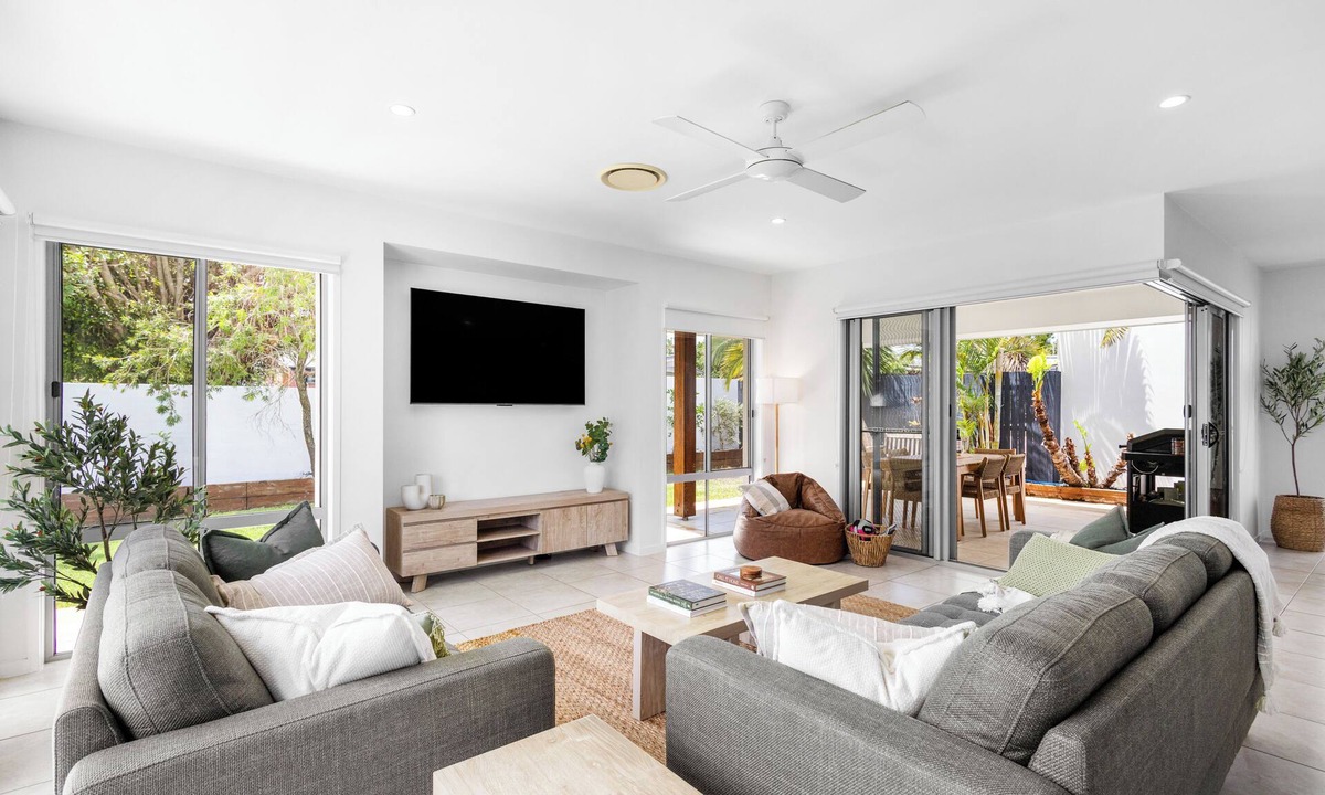 Mooloolaba House | Mooloolaba Parkway Palms Retreat | Spacious 3BR with Patio & BBQ | Pet-Friendly