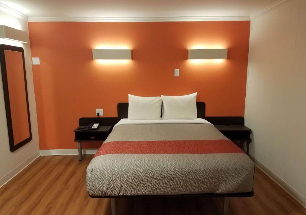 Cranbrook Hotel | Motel 6 Cranbrook