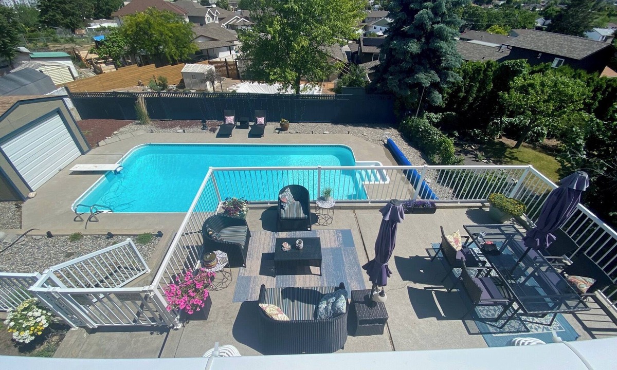 Okanagan-Similkameen House | Mountain View Villa with Seasonal Saltwater Pool