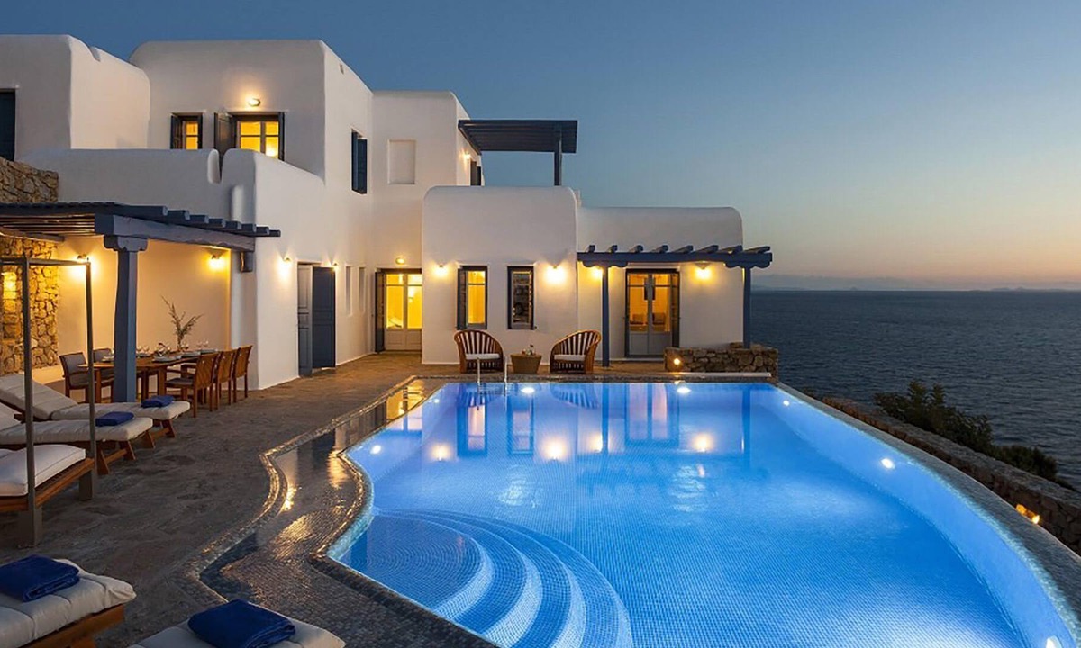 Paraga Villa | My Rental Homes - Villa Anassa: pool and private dock (possibility of boat rental)