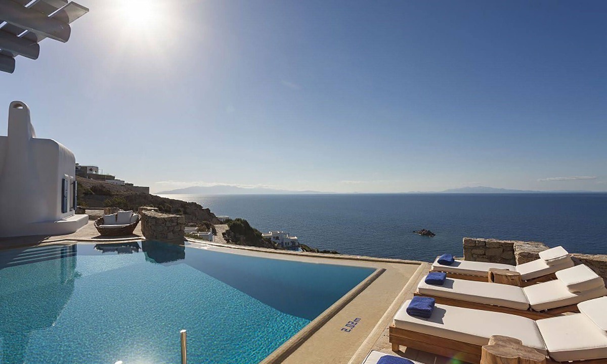 Paraga Villa | My Rental Homes - Villa Ipoliti with pool surrounded by comfortable loungers