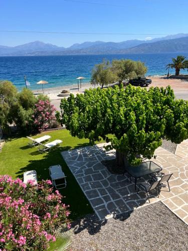 Marathias House | Nafpaktos PebBle Apartments in Marathias