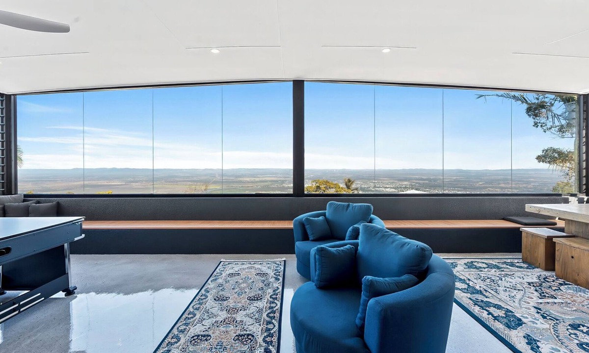 Capricorn Coast House | Nestled amidst the clouds, with Rockhampton Views