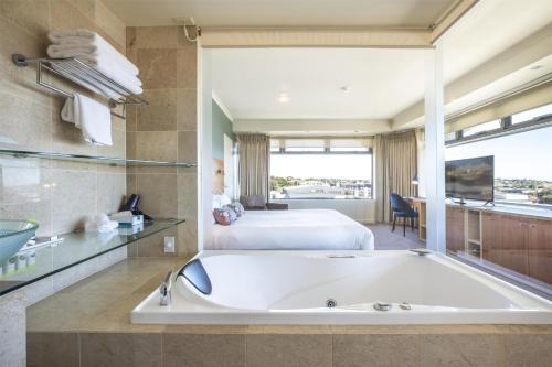 Devonport Hotel | Nightelier Devonport Gateway Hotel