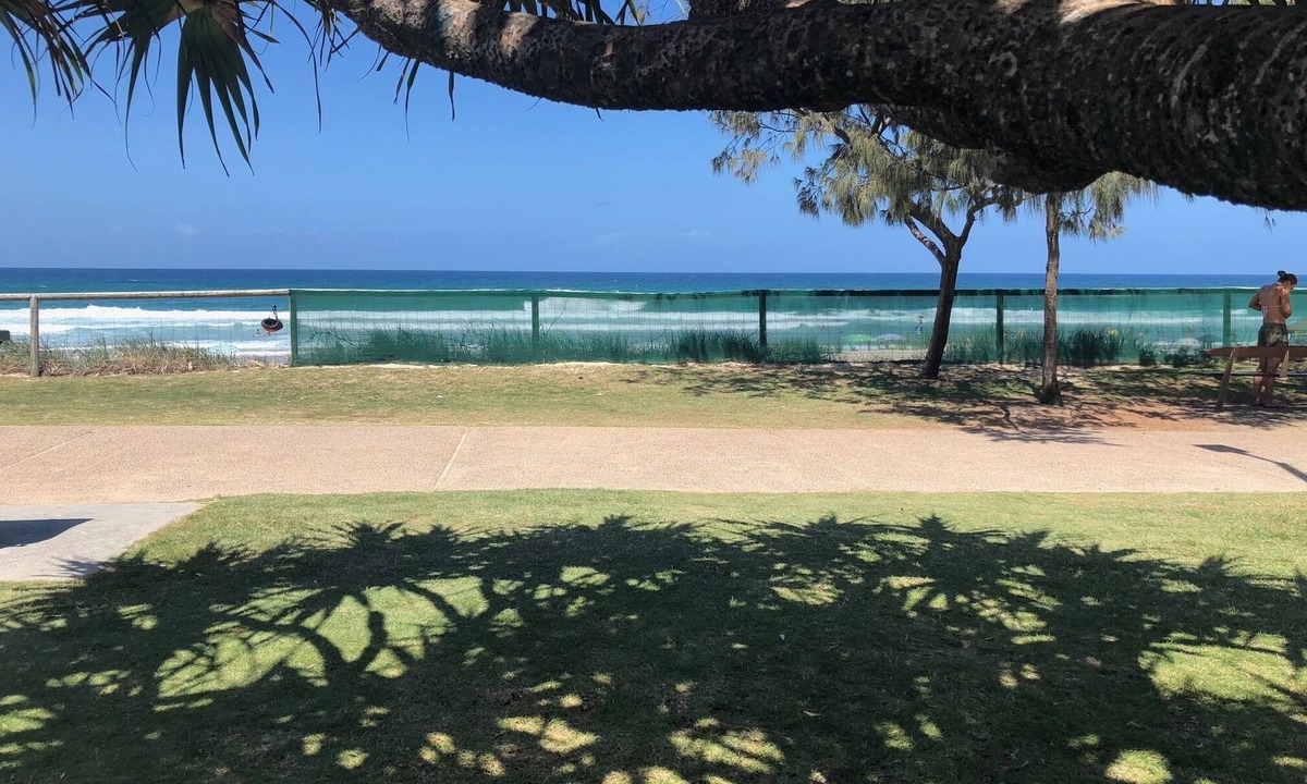 Miami Apartment | North Burleigh Family Resort opposite the Burleigh Esplanade and patrolled beach