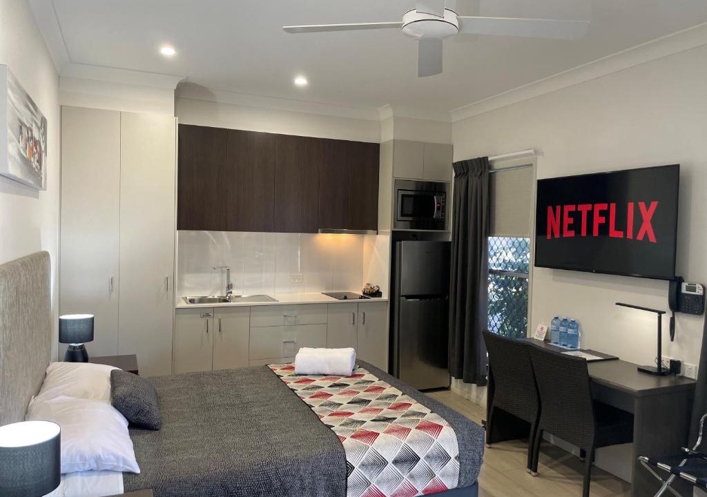 Harlaxton Hotel | Northpoint Motel Apartments