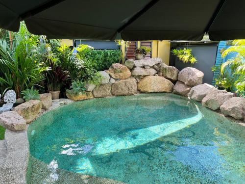 Whitfield House | Oasis, in leafy Whitfield.