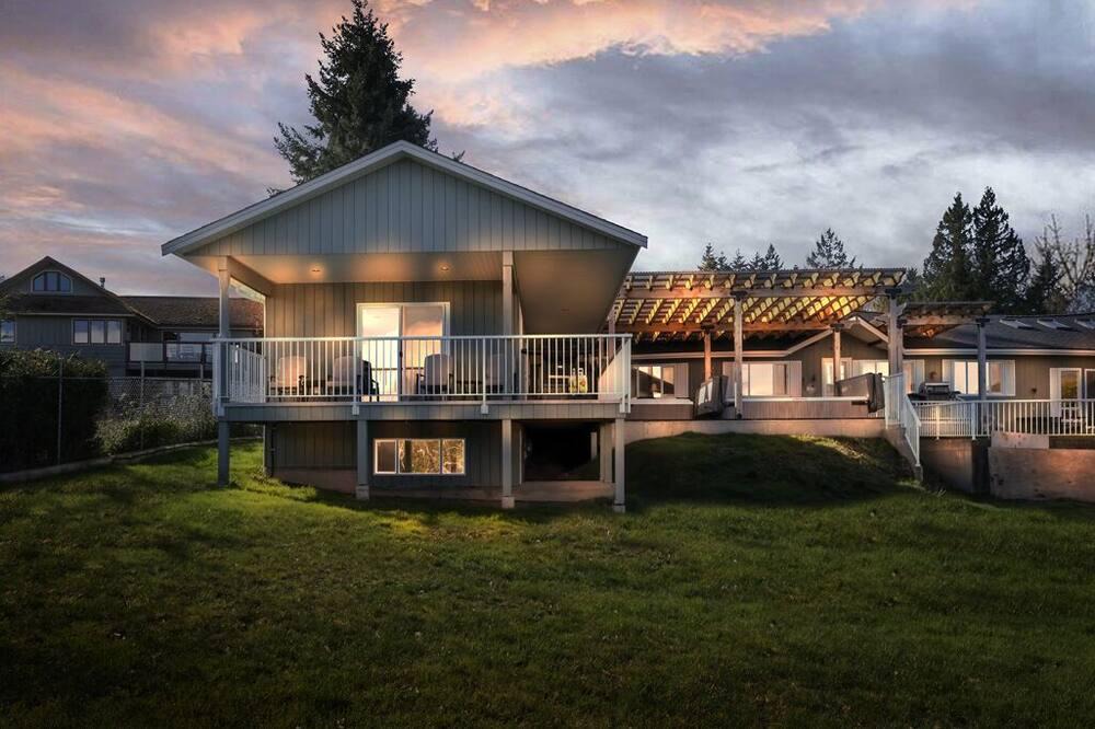 Crofton House | Oceanfront acreage with kitchen, bathroom, bedroom, laundry, Swim Spa & Jacuzzi