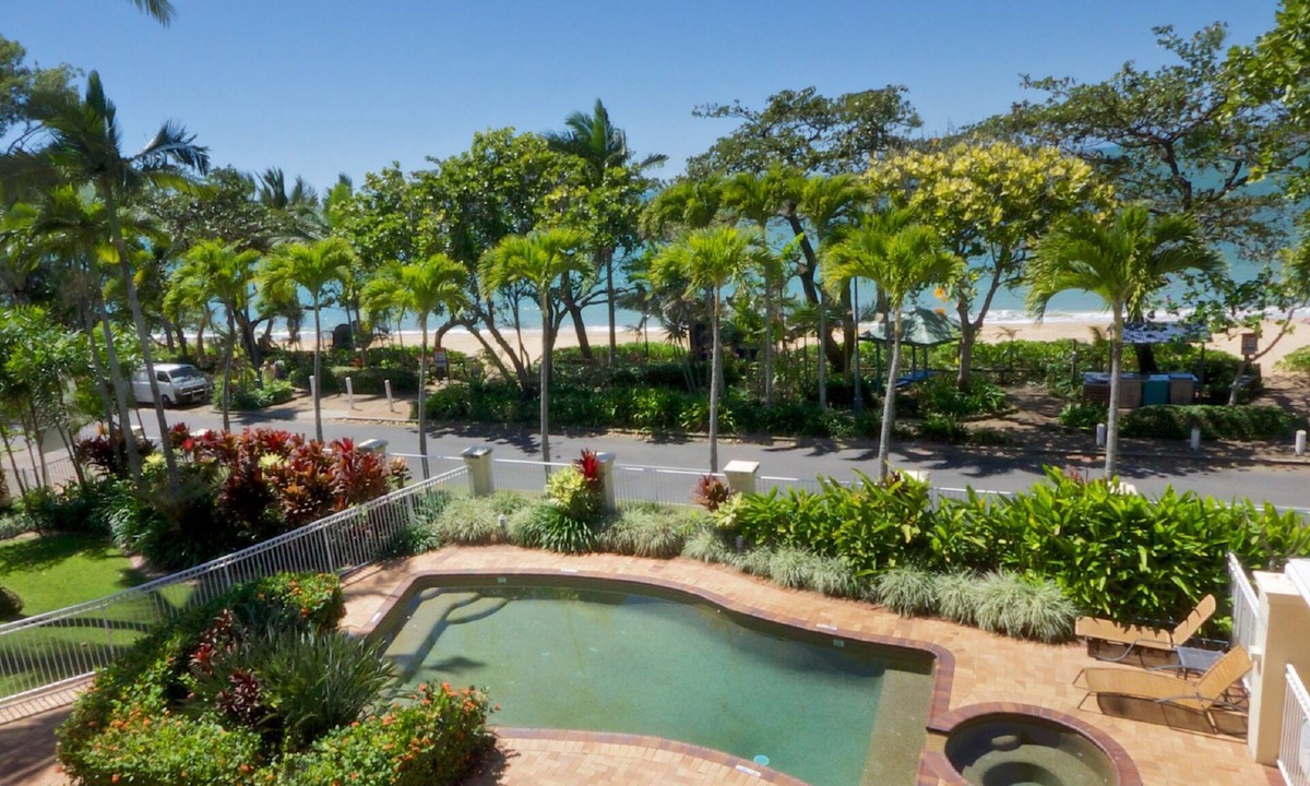 Trinity Beach Apartment | On the Beach Holiday Apartments
