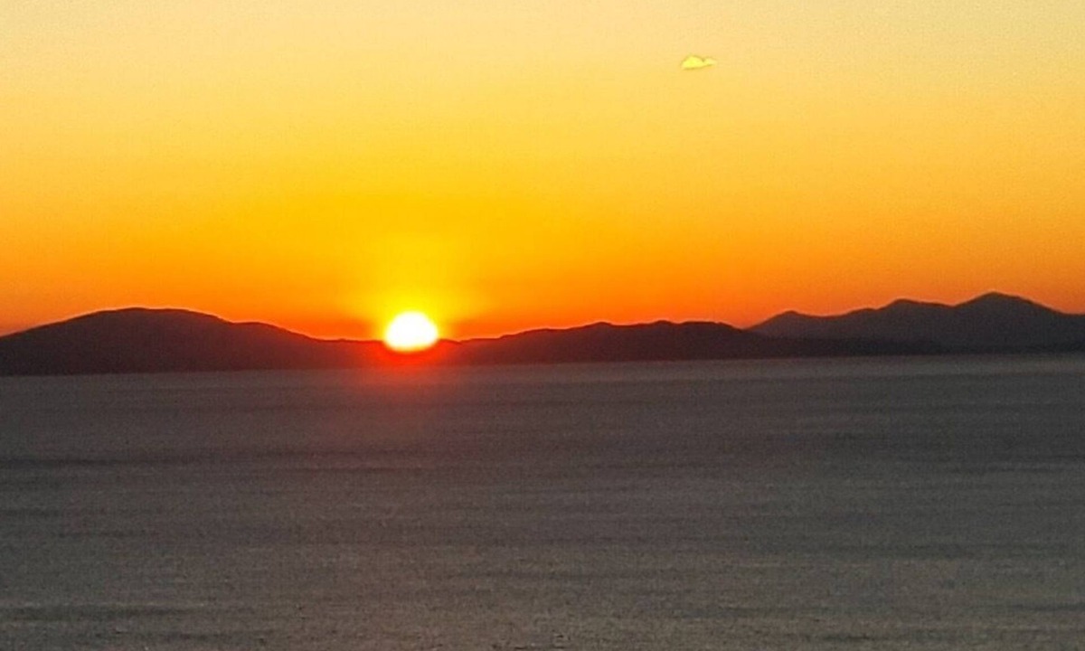 Karystos Apartment | "On the Rocks" - Cycladic beachfront apartment with spectacular views