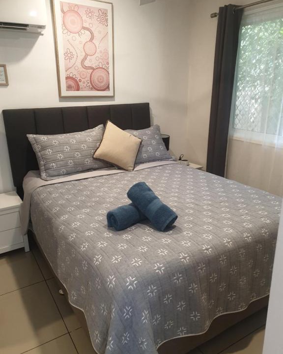Caloundra Apartment | One BR GUESTHOUSE with private courtyard Sleeps 4 people Pet Friendly 950 metres from the beach