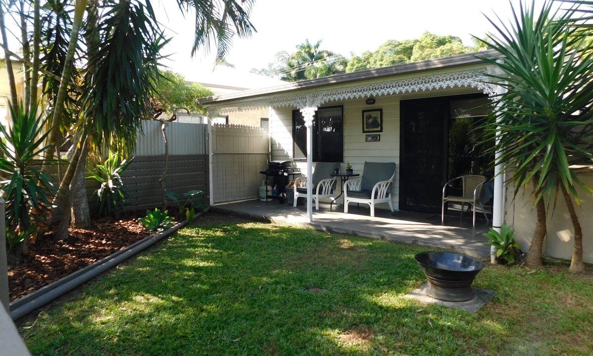 Rosemount Cabin | Open plan Studio, Fenced Yard for Dog, Gas BBQ, Firepit for marshmallow nights!