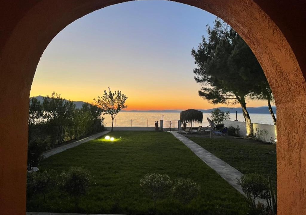 Kanatadika Villa | Pampas Seafront villa, 6 bedrooms, North Evvoia
