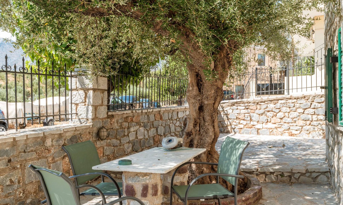 East Mani House | Peaceful Refuge In Mani