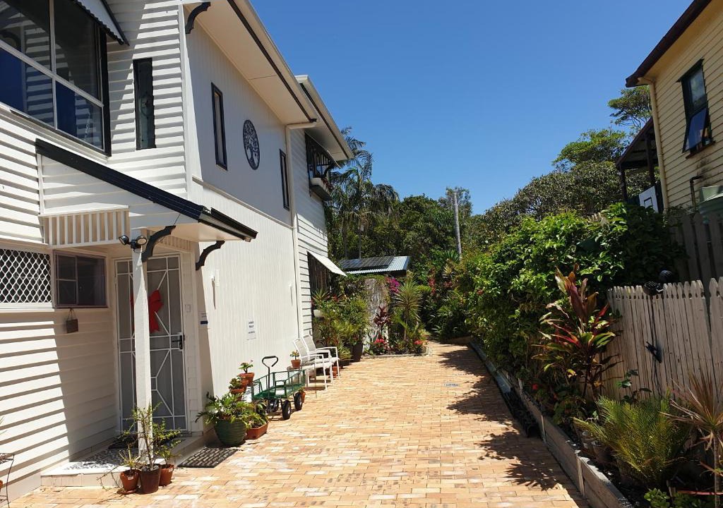 Caloundra Apartment | Pet friendly & spacious two bedroom guest unit